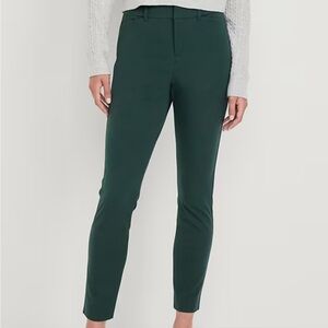 Old Navy High-Rise Pixie Pants in Dark Green